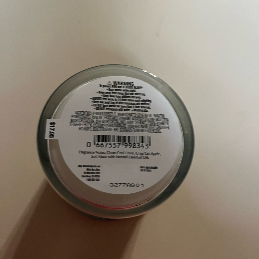 Bath & Body Works Single Wick Candle. Sun Drenched Linen. - Picture 2 of 3